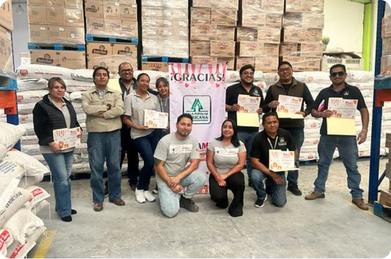 Entrega de donativo en instalaciones