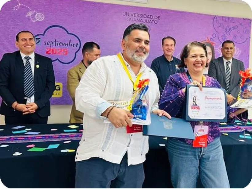 Entrega del donativo del concurso